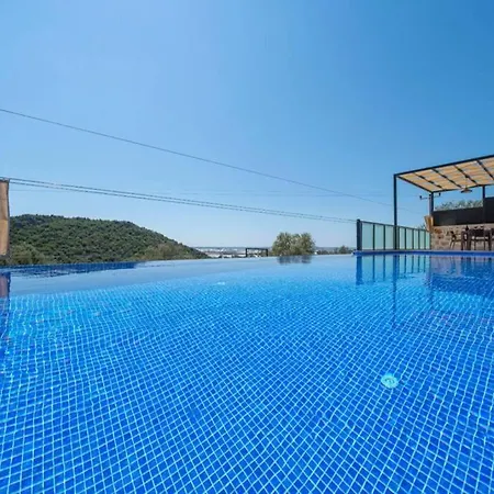 Corleone - Modern With Jacuzzi In Kalkan كاس